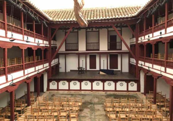 Retiro del Teatro Almagro Exterior foto
