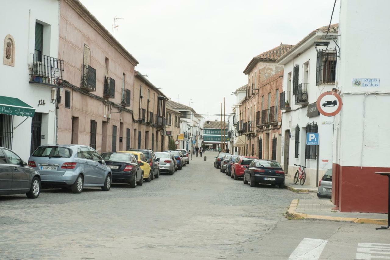 Retiro del Teatro Almagro Exterior foto
