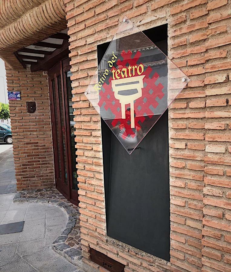 Retiro del Teatro Almagro Exterior foto